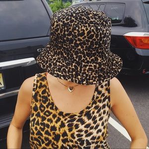 Cheetah bucket hat